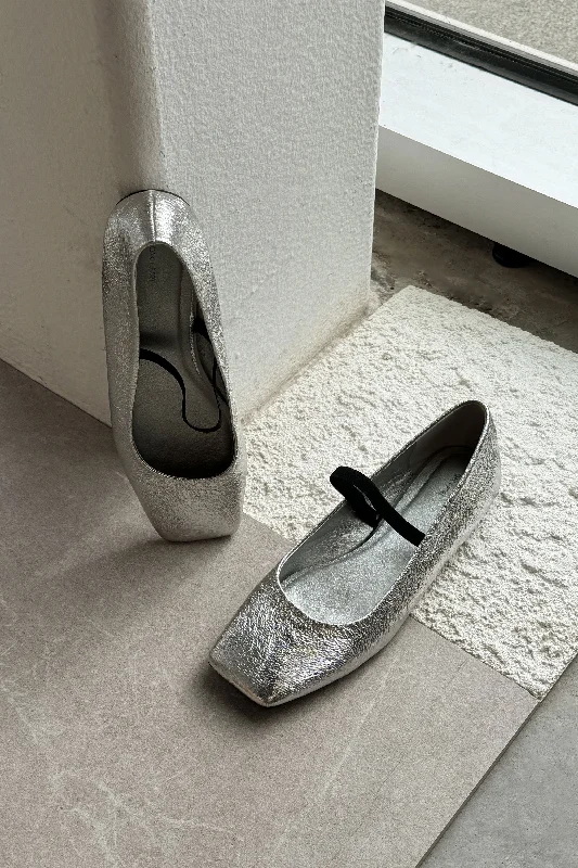 METALLIC SILVER BALLET FLAT